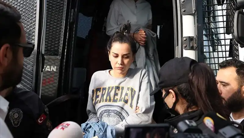 Dilan Polat'ın Instagram Hesabına Erişim Kapandı: Neler Oluyor?