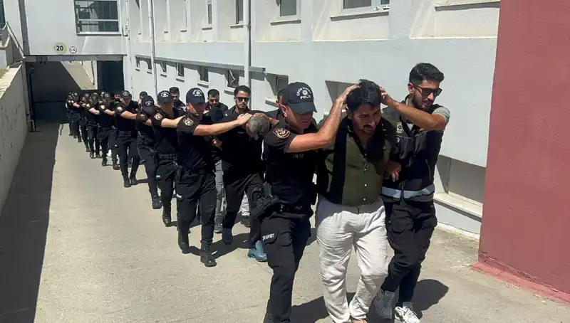 Adana’da Eroin Operasyonu: 825 Kilo Uyuşturucu ile 16 Şüpheli Tutuklandı