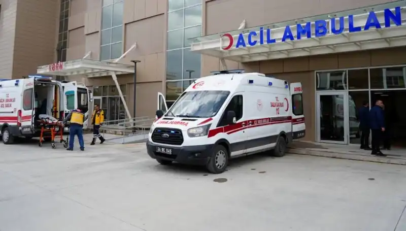Erzincan'da Feci Trafik Kazası: Hayatını Kaybeden Bir Kişi, Üç Yaralı