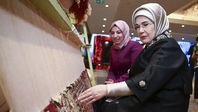 Emine Erdoğan’ın Özel Halısı Açık Artırmada Satıldı! Geliri Üzüm Dolu Bir Destek