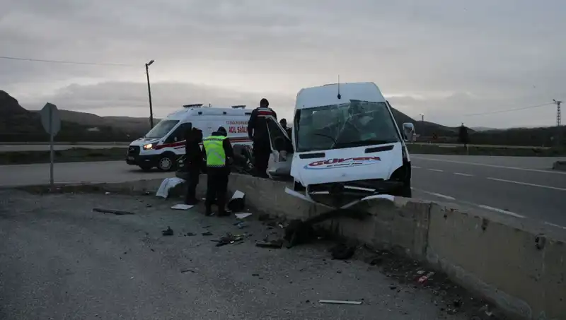 İşçi Servisi İstinat Duvarına Çarptı: Yaralılar ve Kaza Anı Detayları