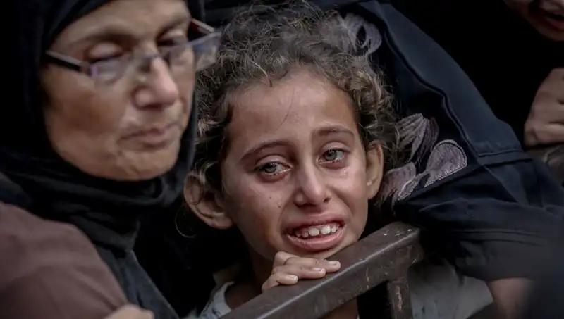 Gazze'de Açlık Krizi: İsrail Askeri Yemekleri Toprağa Gömdu!