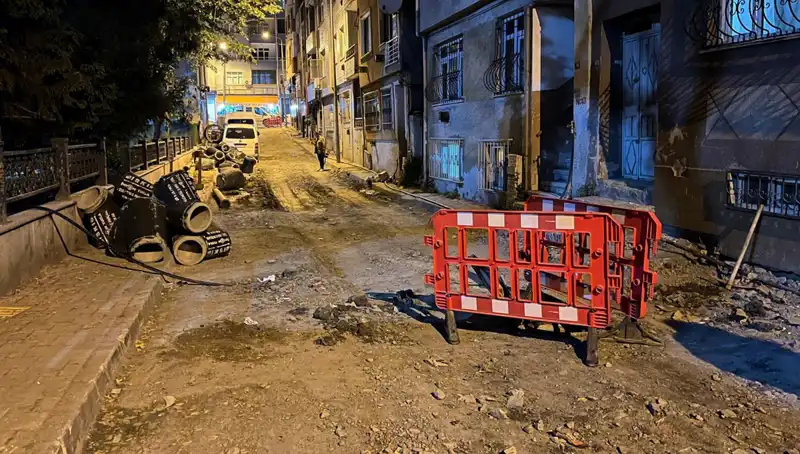 Bayrampaşa’da Altyapı Çalışmalarında Kahreden Olay: Rögar Kapağı Patladı