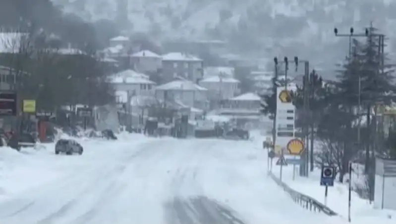 Sertavul Geçidi'nde Kar ve Sis Ulaşımı Zorlaştırdı, Yol Kapandı!
