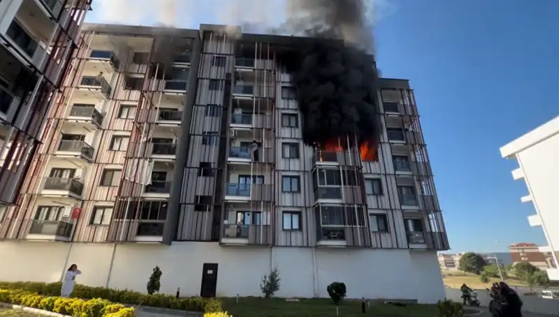 Çanakkale'de Korku Dolu Anlar: Yangınla Uyanan Şehir Hayatta Kalma Mücadelesi Veriyor