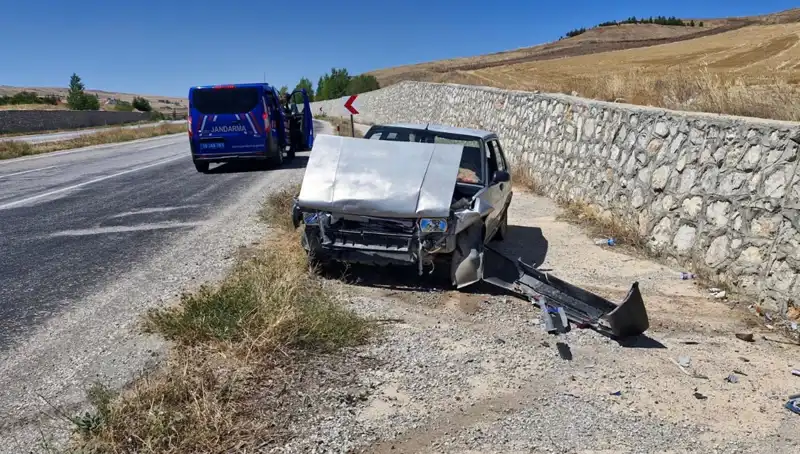Kontrolden Çıkan Otomobil Duvara Çarptı: Şok Edici Kaza Ayrıntıları