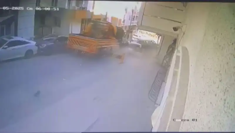Kontrolden Çıkan Vinç, 23 Araca Çarparak Ortalığı Karıştırdı