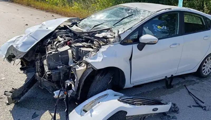 Çanakkale'de Trafik Kazası: İki Yaralı, Dramatik Anlar Yaşandı