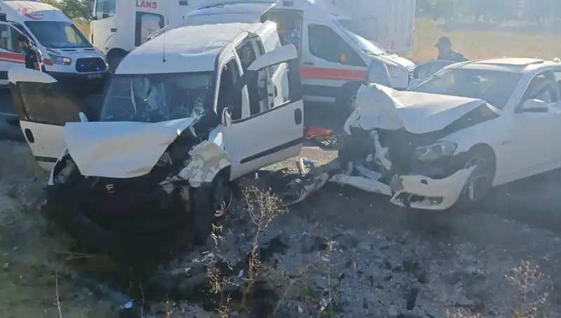 Nevşehir'de Korkunç Trafik Kazası: 14 Yaralı, Olay Yerinde Geri Sayım Başladı!