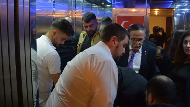 Volkan Konak Anmasında Kalp Krizi Geçirdi: Hayranları Gözyaşlarına Boğuldu