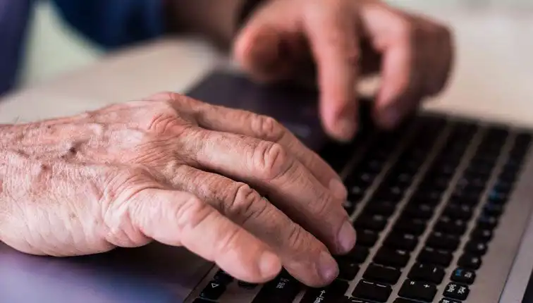 Dijital Dünya: Teknoloji Kullanımı ile Demansa Karşı Zihin Gücünüzü Koruyun