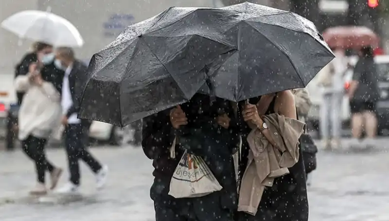 İstanbul’da Kış Soğuğu Geri Dönüyor: Sağanak Yağışlar Günlerce Sürecek