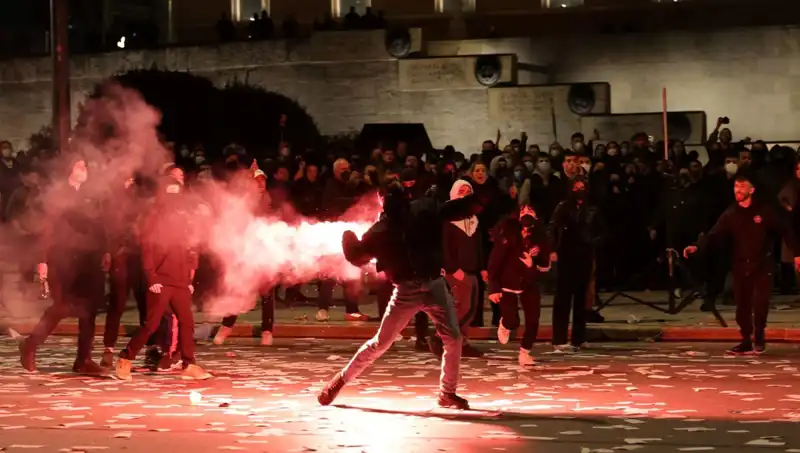 Yunanistan’da Gensoru Krizi: Atina Sokaklarında Çıkan Protestolar Gözleri Üzerine Çekti