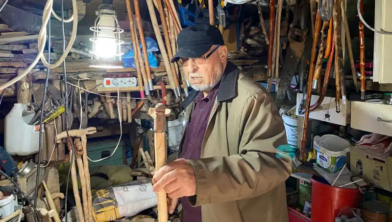 Evinin Odunluğunu Atölyeye Dönüştüren Yetenekli Doğa Aşığı