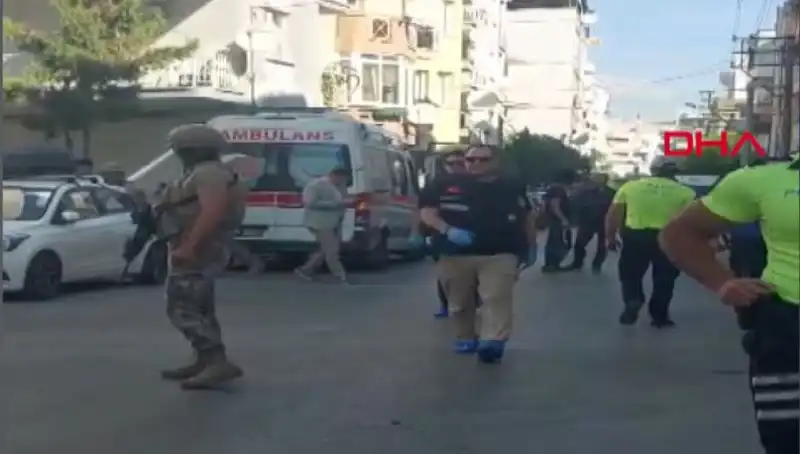 İzmir'de Karakola Yapılan Silahlı Saldırıda İki Şehit, Bir Yaralı
