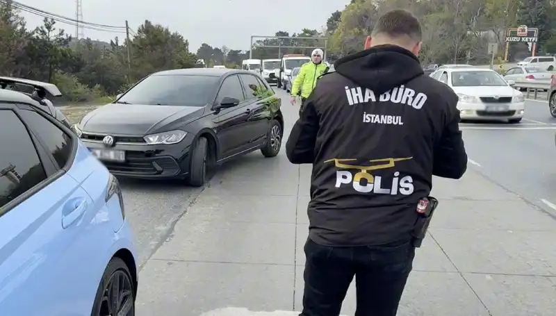 Emniyet Şeridini İhlal Eden Sürücü, Suçu Yolda Buldu: Olay Yerinde Neler Yaşandı?