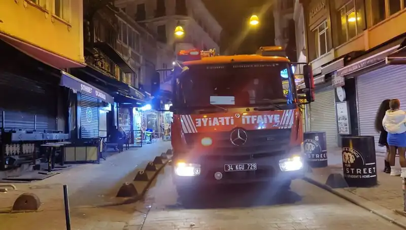 Beyoğlu'nda Bir Müşteri Asansör Boşluğuna Düşerek Yaralandı