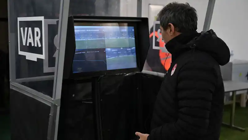 Beşiktaş-Gaziantep FK Maçında Alman VAR Hakemi Tartışma Yarattı!