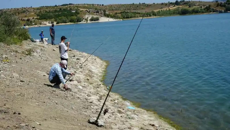Kafesler Patladı, Balık Severler Baraja Koştu!