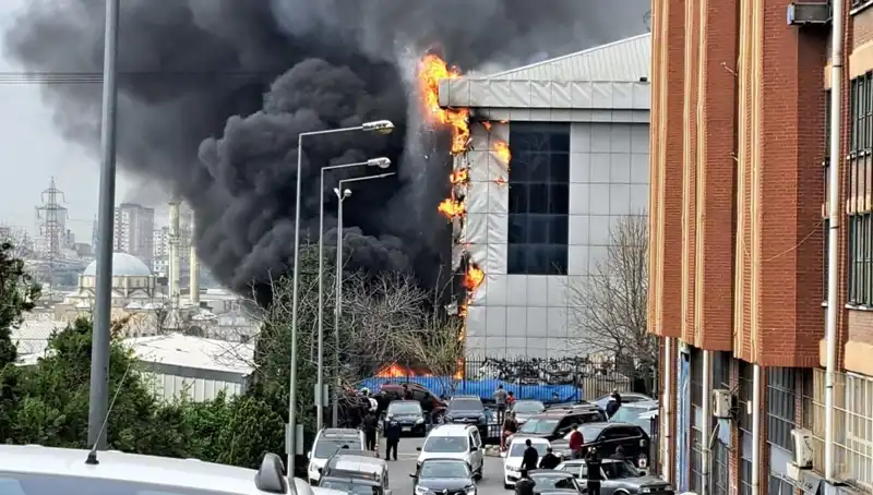 Başakşehir'de Sanayi Sitesinde Büyük Yangın: Korkutan Anlar
