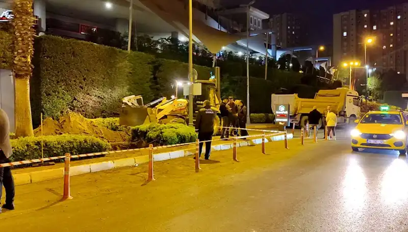 AVM Girişinde Doğalgaz Sızıntısı: Panik Anları Yaşandı