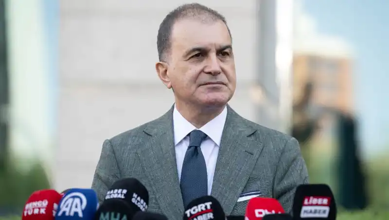 Ömer Çelik'ten Özel'e Sert Tepki: Demokratik Alanı Tehdit Eden Sözler Yok Hükmündedir