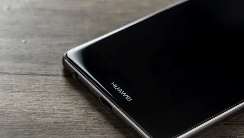 Huawei, Yeni Katlanabilir Telefonuyla Mobil Dünyayı Salladı!