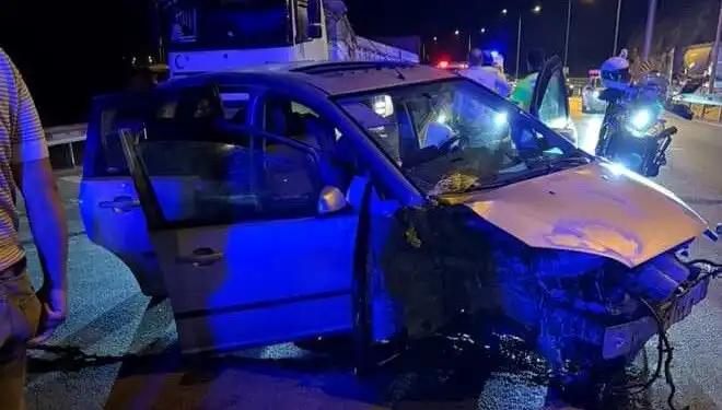 Otomobil Bariyere Çarpınca: Kaza Sonucu Bir Ölü, Üç Yaralı