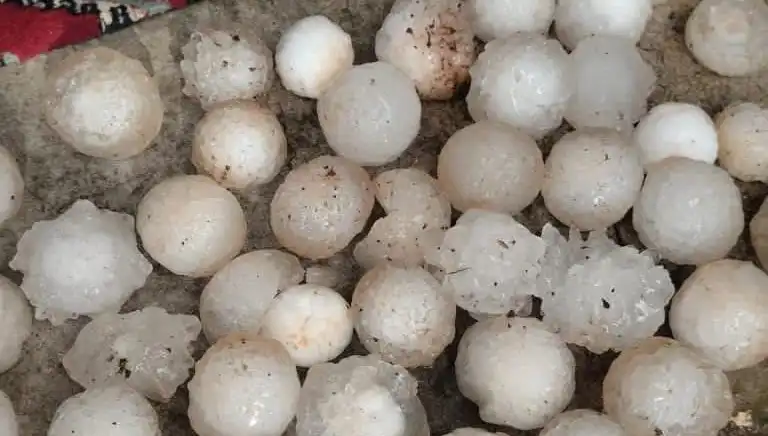 Şanlıurfa'da Kışa Merhaba Dedi: Kar Topu Büyüklüğünde Dolu Yağışı!