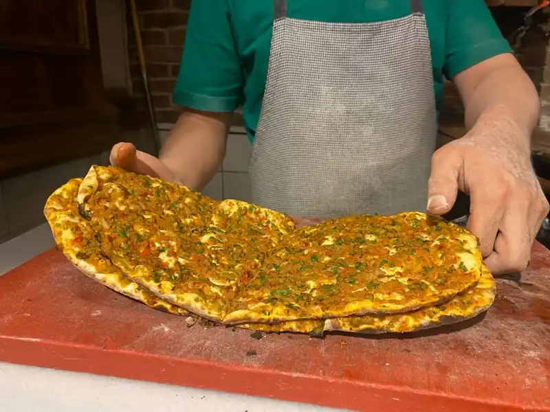 İstanbul'da Lahmacun Fiyatları Neden Bu Kadar Farklı? Semt Semt Değişiyor!