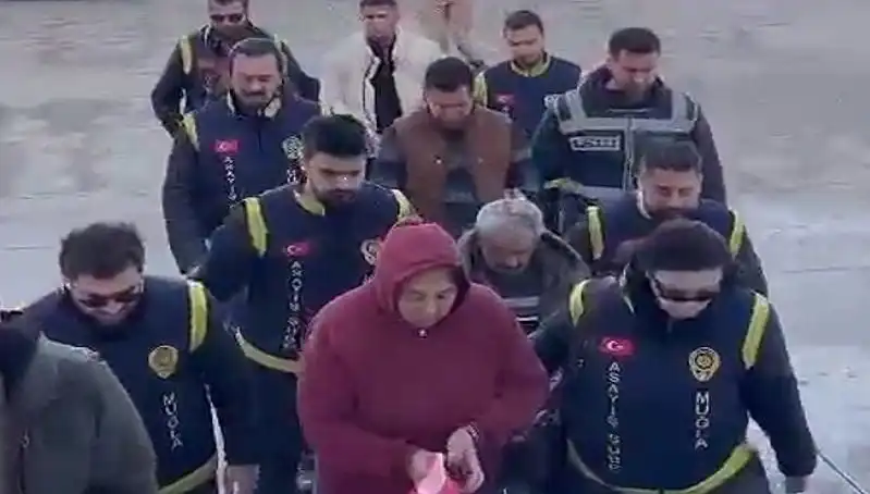 7 Yıldır Gizli Tutulan Korkunç Gerçek: Bebek ve Çikolata Poşetinin Hikayesi