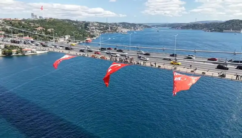 Tarih Yazıldı: Dev Türk Bayrağı Köprüye Asıldı, Şehrin Gözdesi Oldu!