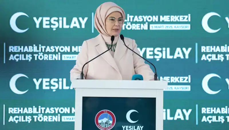 Bağımlılıkla Mücadelede Emine Erdoğan’ın Güçlü Mesajları Dikkat Çekiyor