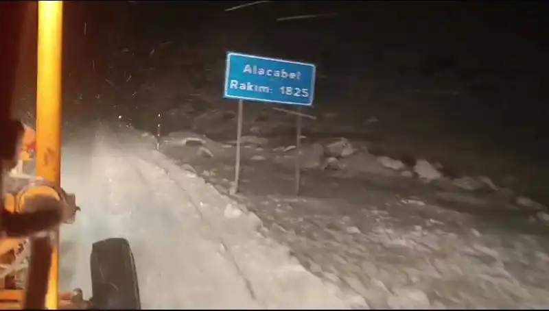 Antalya'da Beklenmedik Kar Sürprizi: Kış Kralı Geldi!