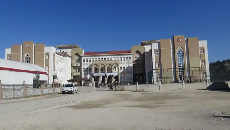Okulda Şiddet Skandalı: Ortaokul Öğretmeni Öğrencisine Fiziksel Saldırı İddia Ediliyor
