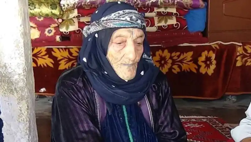 Türkiye'nin En Yaşlı Kadını: 131 Yılda Yaşamın Sırlarını Paylaşarak Hayatını Kaybetti