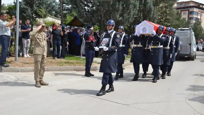 Şehit Yarbayın Cenazesi Gözyaşlarıyla Uğurlandı: Vatan Sevgisi Sonsuzdur