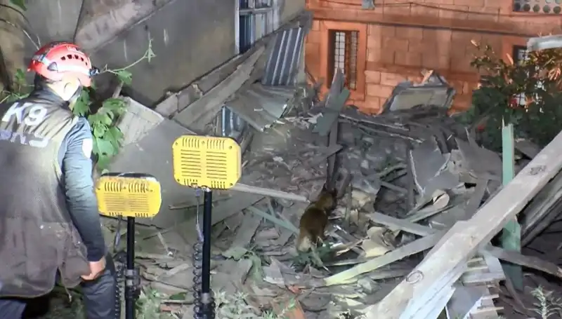İstanbul'da Deprem Sırasında Göçük Olan Binanın Dramı: Güvenlik Açısından Ciddi Endişeler