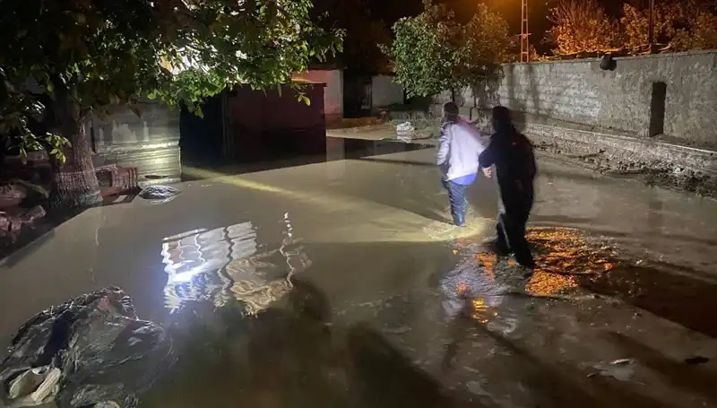 20 Dakikalık Yağış, Şehirde Felakete Yol Açtı: Evler Çöktü ve Boşaltıldı
