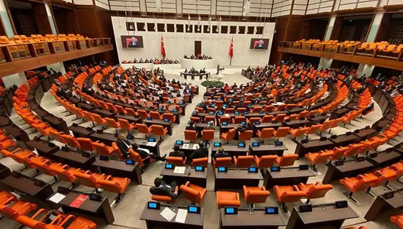 Emekli İkramiyesi 4 Bin TL Olacak: TBMM'de İlk Onay Geldi!