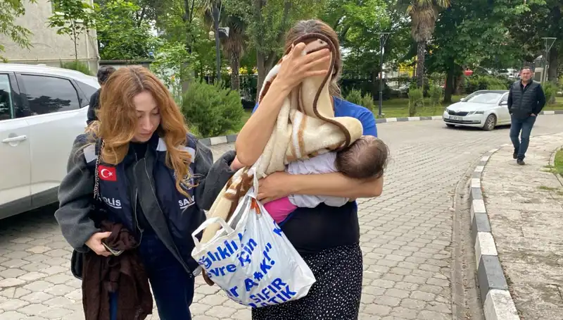 Evlerden Hırsızlık Yapan Kadın Gizli Kameralarla Yakalandı