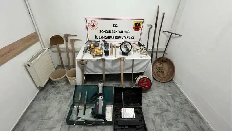 Çaycuma’da Skandal! Kaçak Kazı Yapan 5 Kişi Polisi Harekete Geçirdi