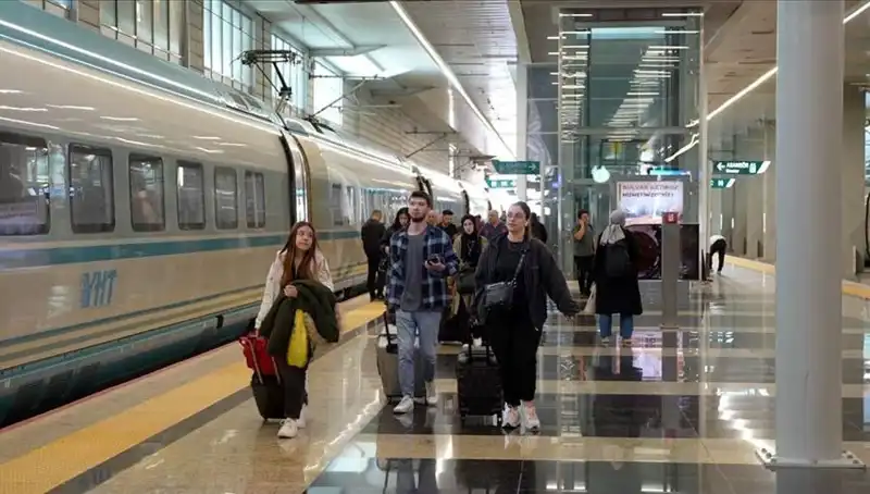 Yüksek Hızlı Trenlerde Ek Sefer Müjdesi! Seyahatler Daha Kolay Olacak