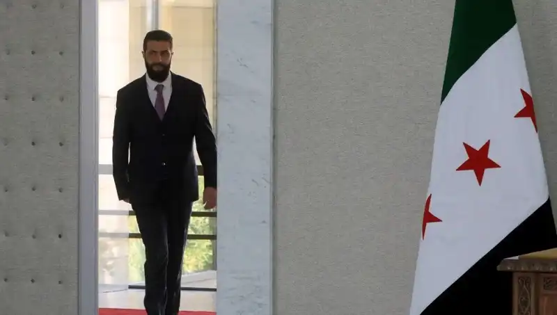 Paris’te Şara-Macron Zirvesi: Fransa Suriye'nin Yeniden İnşasına Destek Verecek