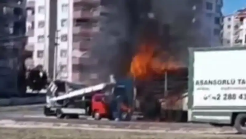 Alev Alev Yanan TIR, Gözler Önünde Külü Kaldı!