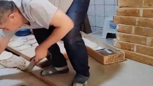 Pide Tezgahına Terlikle Basmanın Faturası 105 Bin TL Oldu!