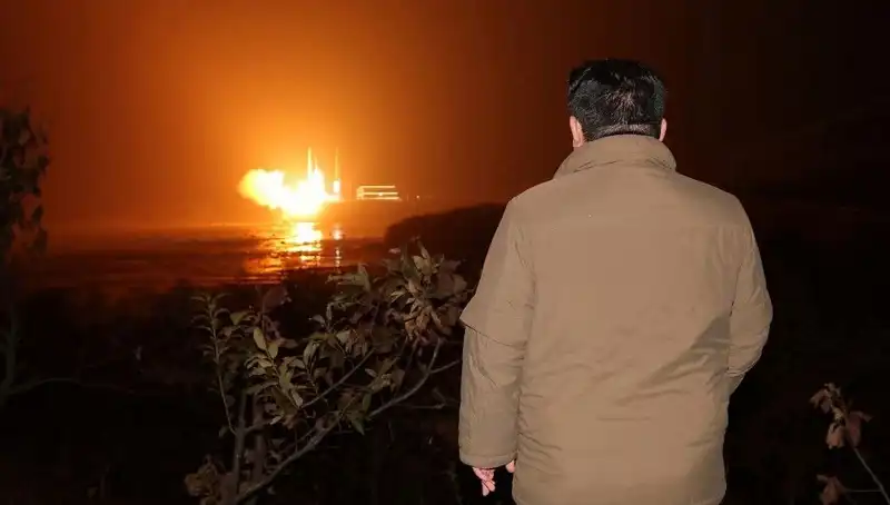 Kuzey Kore'nin Silahlarının Faturası: Amerikalılar Kimlerden Ödüyor?