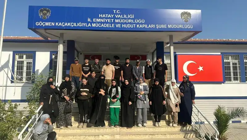 Minibüste 24 Göçmen Yakalandı: Olayın Detayları ve Göçmenlik Meselesi