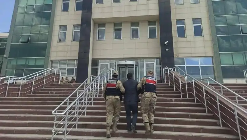 Hapis Cezasıyla Aranıyordu: Saklandığı Yerde Yakalanan Şahısın Hikayesi