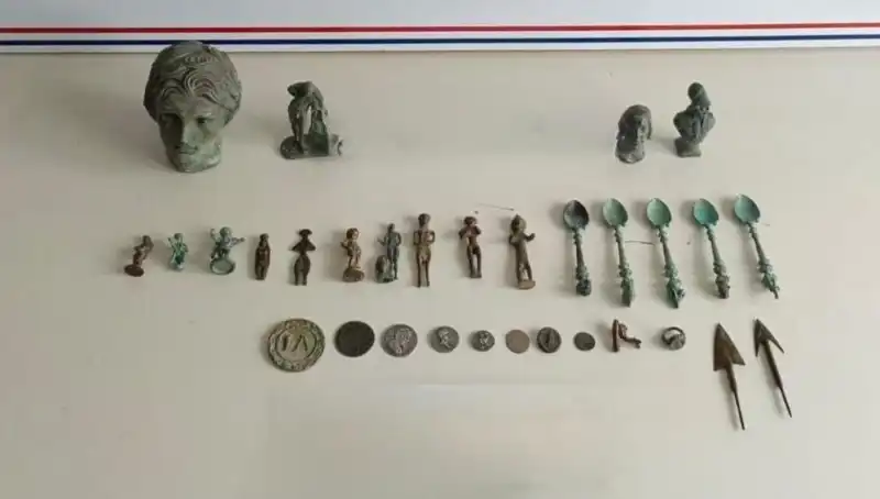 Antik Roma Dönemine Ait Tarihi Eserler Ele Geçirildi!
